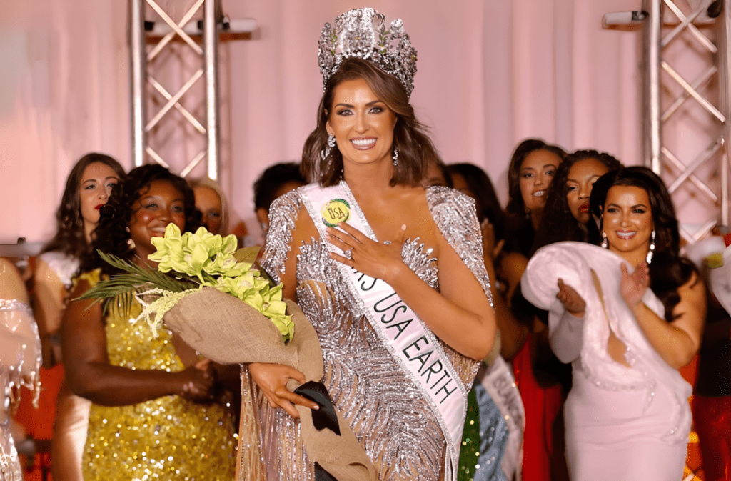 LISA FORBES CARDELLO CROWNED MRS USA EARTH 2024​